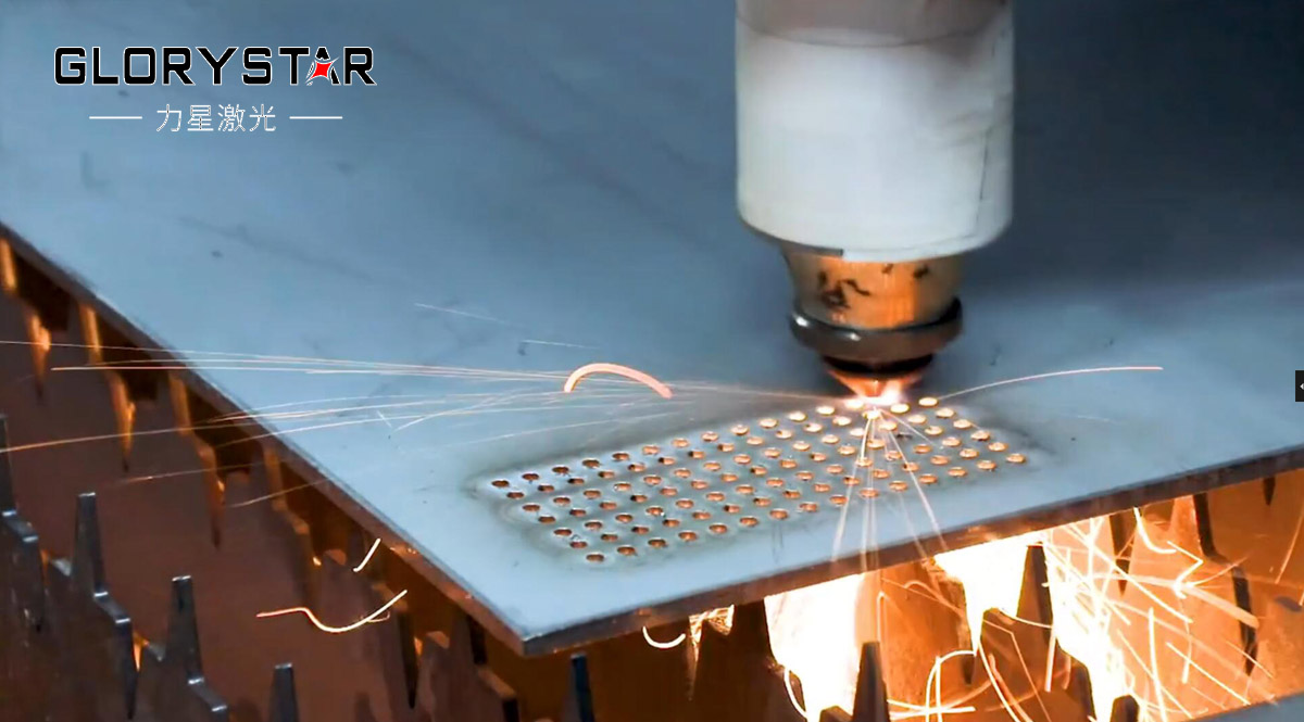 光纖激光切割機對比數控沖床加工的優勢解析 光纖激光切割機對比數控沖床加工的優勢解析